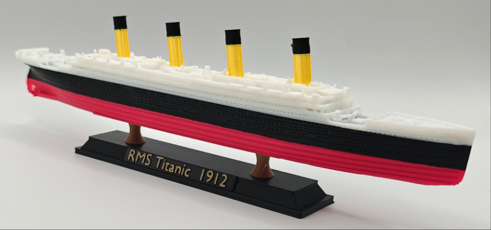 1912 RMS Titanic Replica Model