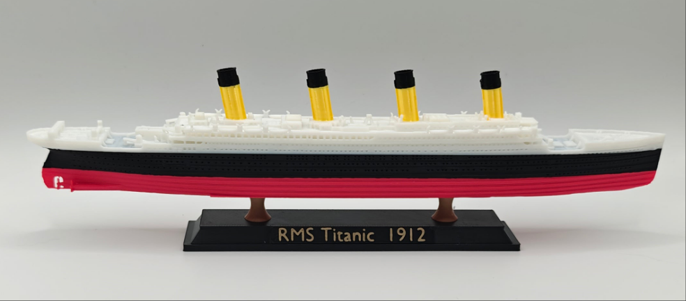 1912 RMS Titanic Replica Model