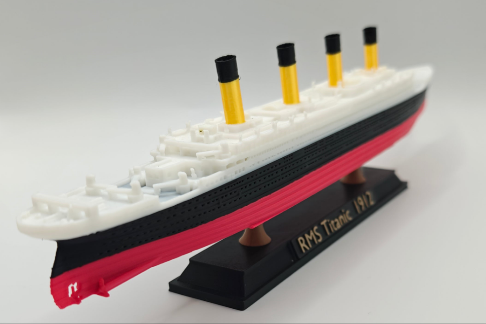 1912 RMS Titanic Replica Model